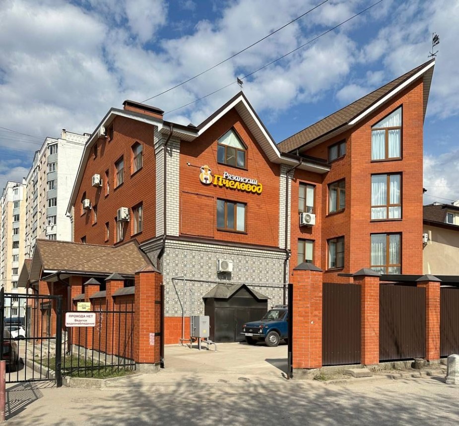 Вход в магазин Пчеловод